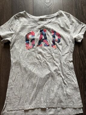 GAP Gray Tee with Floral Logo